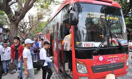 Hàng ngàn vé xe, máy bay miễn phí cho sinh viên, công nhân vùng lũ lụt về quê đón Tết 2021