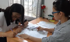 TPHCM: Cán bộ coi thi bị lập biên bản vì phát đề sớm