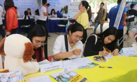 Thi sinh tìm hiểu ngành học tại các chương trình tư vấn tuyển sinh