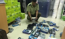 Cục quản lý thị trường TPHCM kiểm tra máy tính Casio tại các điểm nghi bị giả, nhái