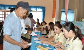 Từ 1/8, quy định về tăng lương hưu, trợ cấp bảo hiểm xã hội chính thức có hiệu lực. Ảnh: IE.