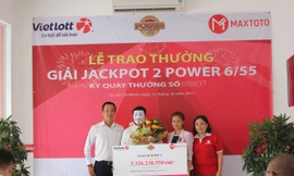 Ông H.T.L. đem năm sinh cả nhà ra chơi xổ số Vietlott và may mắn trúng độc đắc.