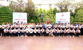 Hội Sinh viên TP. HCM trao học bổng cho cán bộ Hội tiêu biểu