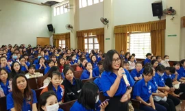 Đoàn trường CĐSP Trung ương Nha Trang tổ chức chuyên đề biển, đảo Việt Nam 