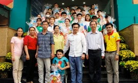 Nhà văn hóa sinh viên TP. HCM: Trao quà Tết cho sinh viên