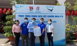 Tặng miễn phí dung dịch sát khuẩn Anolyte cho trường học