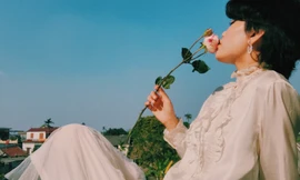 Cư dân mạng “mê tít” với trang phục giá... 9.000 đồng của cô sinh viên