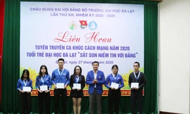 “Liên hoan tuyên truyền ca khúc cách mạng năm 2020” thu hút hơn 400 sinh viên 