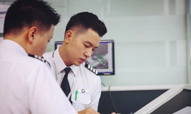 Chàng phi công điển trai, với bảng thành tích nhiều người mê