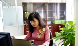 Cô giảng viên trẻ xinh đẹp, say nghề