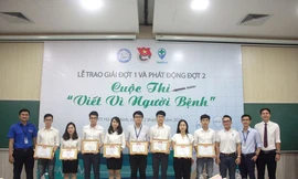 Đoàn Thanh niên trường ĐH Y Dược TP. HCM trao giải cuộc thi “Viết vì người bệnh”