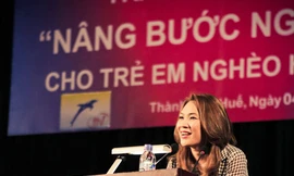 Mỹ Tâm vẫn chăm chỉ làm từ thiện