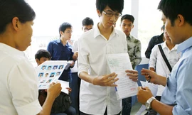 Gần 600.000 thí sinh làm bài môn đầu tiên