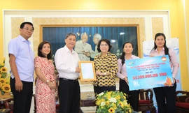 TPHCM tiếp nhận hơn 34 tỷ đồng để mua vắc xin phòng dịch COVID-19