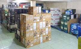 Phát hiện hàng nghìn chai rượu ngoại nghi nhập lậu