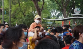 Du khách ùn ùn đến Thảo Cầm Viên ngày nghỉ lễ Giỗ Tổ 