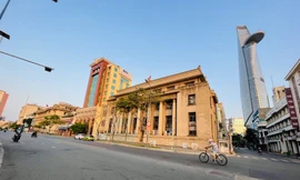 Cảnh vắng vẻ khác lạ ở TPHCM trong ngày đầu đi làm trở lại