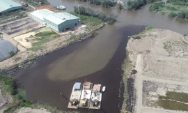 Nước đen bốc mùi hôi thối chảy ra từ doanh nghiệp, dân gửi đơn cầu cứu