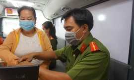 Cận cảnh ô tô chuyên dụng lưu động cấp Căn cước công dân có gắn chip