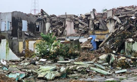 'Hạ giải' nhiều dãy chung cư cao tầng cũ nát giữa trung tâm TP Huế