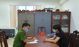 Lấy lời khai đối tượng nằm trong đường dây cá độ bóng đá "khủng" tại Huế.