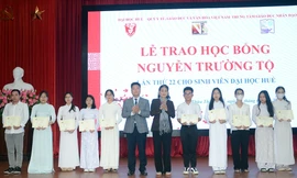 Trao học bổng tổng trị giá hơn 31.000 USD cho sinh viên Đại học Huế