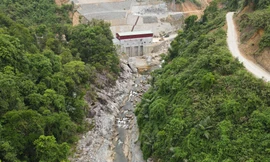 Ngăn sông, lấp suối tìm kiếm nạn nhân Rào Trăng 3 ở vùng có vực sâu, đá ngầm nguy hiểm