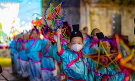 Vào Hoàng thành Huế xem hội Trung thu và quảng diễn 'Thắp đèn đêm trăng'