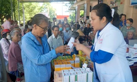 TT-Huế ra quân hành trình ‘Thầy thuốc trẻ làm theo lời Bác’ hướng về đồng bào vùng sâu