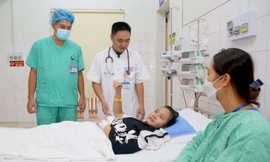 Hành trình cứu bệnh nhi ở Huế thoát 'cửa tử' do biến chứng sốc tim