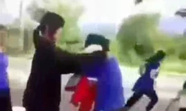 Nữ sinh lớp 8 bị bạn cùng trường dùng đoạn cây đánh chảy máu đầu