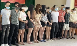 Nhóm nam nữ thanh niên vào nhà nghỉ giữa mùa dịch lúc rạng sáng