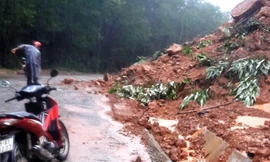 TT-Huế: Mưa rất lớn, tuyến QL 49B tái diễn sạt lở nặng