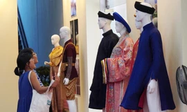 Tôn vinh vẻ đẹp trang phục truyền thống các nước ASEAN