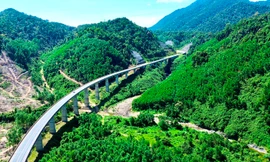 Khởi công mở rộng đồng bộ cao tốc 4 làn xe kết nối Huế - Đà Nẵng