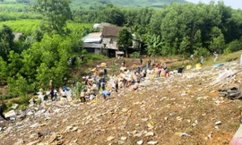 Lật xe tải trên cao tốc La Sơn - Túy Loan