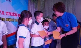 Tỉnh Đoàn TT-Huế trao hơn 120 suất học bổng cho học sinh nghèo vượt khó