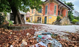 Cận cảnh loạt công trình trụ sở nhếch nhác, hoang tàn trên 'đất vàng' ven sông Hương