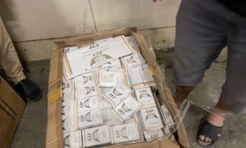 Phát hiện xe khách chở nhiều hàng hóa ‘cấm nhập’ lưu thông qua Huế