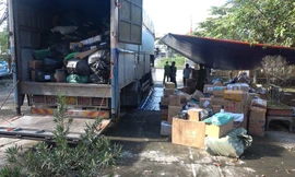 Bắt xe tải chở pháo điện và nhiều hàng hóa không rõ nguồn gốc