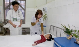 Huế: Dùng máy tim phổi nhân tạo cứu bệnh nhi nguy kịch