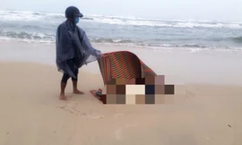 Thi thể phân hủy trôi dạt vào bờ biển Thừa Thiên - Huế