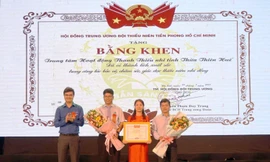 Trung tâm Hoạt động Thanh thiếu nhi TT-Huế nhận bằng khen của Hội đồng Đội T.Ư