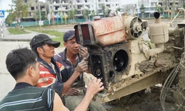 Người nông dân vẫn tất bật ruộng đồng ngày đầu năm 2024