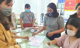 Phòng GD&ĐT TP Huế khẩn trương các thủ tục bàn giao con dấu về cho các trường sáp nhập từ chiều muộn 22 và sáng 23/7