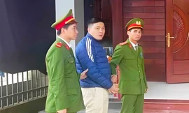 Một cán bộ kiểm lâm bị bắt do tiêu thụ gỗ lậu 