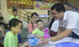 Tặng 1.600 suất quà Trung thu cho thiếu nhi có hoàn cảnh khó khăn