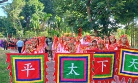 Khám phá hương xưa làng cổ xứ Huế, xem múa hát 'Thiên hạ thái bình'