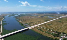 Hình hài tuyến đường cứu hộ 770 tỷ bị 'ngâm' suốt 12 năm 