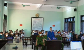 Chồng dùng xăng đốt chết vợ do ghen tuông